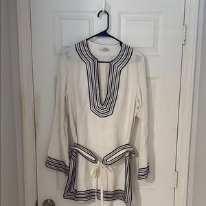 Banana Republic White and Blue Tie Front Tunic